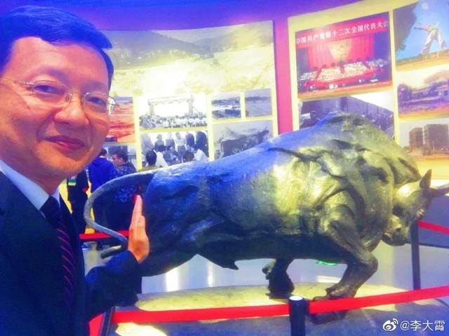 李大霄2021年股市十大预言关于李大霄在2021年对于股市的十大预言，我无法提供确切的信息。李大霄的股市预测观点可能会随着市场环境和经济变化而有所更新，因此我无法准确引用他对于2021年股市的具体预言。